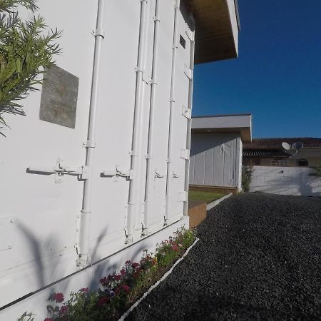 Container Guesthouse - 2 ウルビシ エクステリア 写真